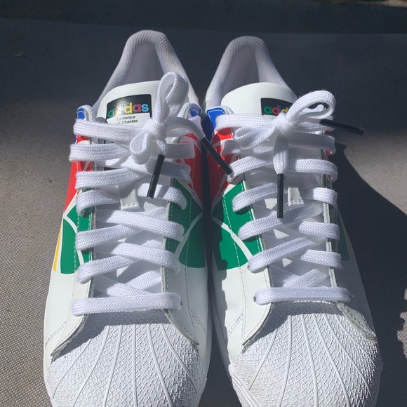 Addias - Picture 3 of 7